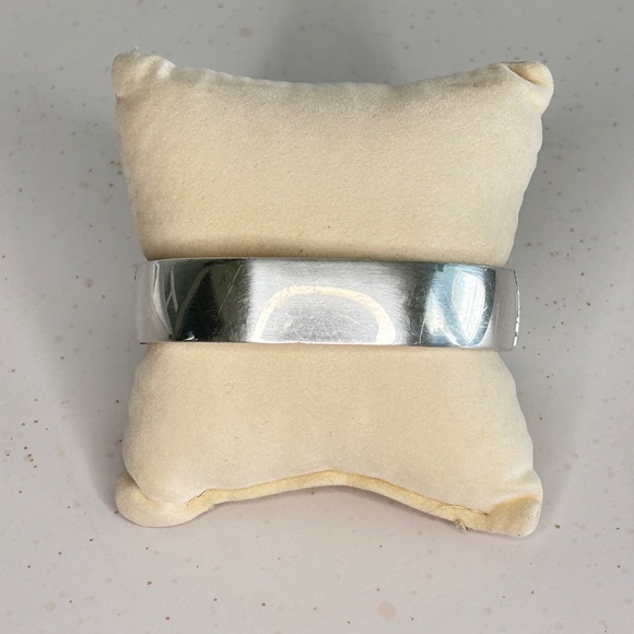 Jewelry - Oval Bracelet Silver Tone  Hinged Bangle Heavy Bracelet